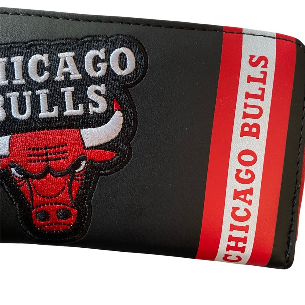 Loungefly Chicago Bulls Wallet - Picture 4 of 14